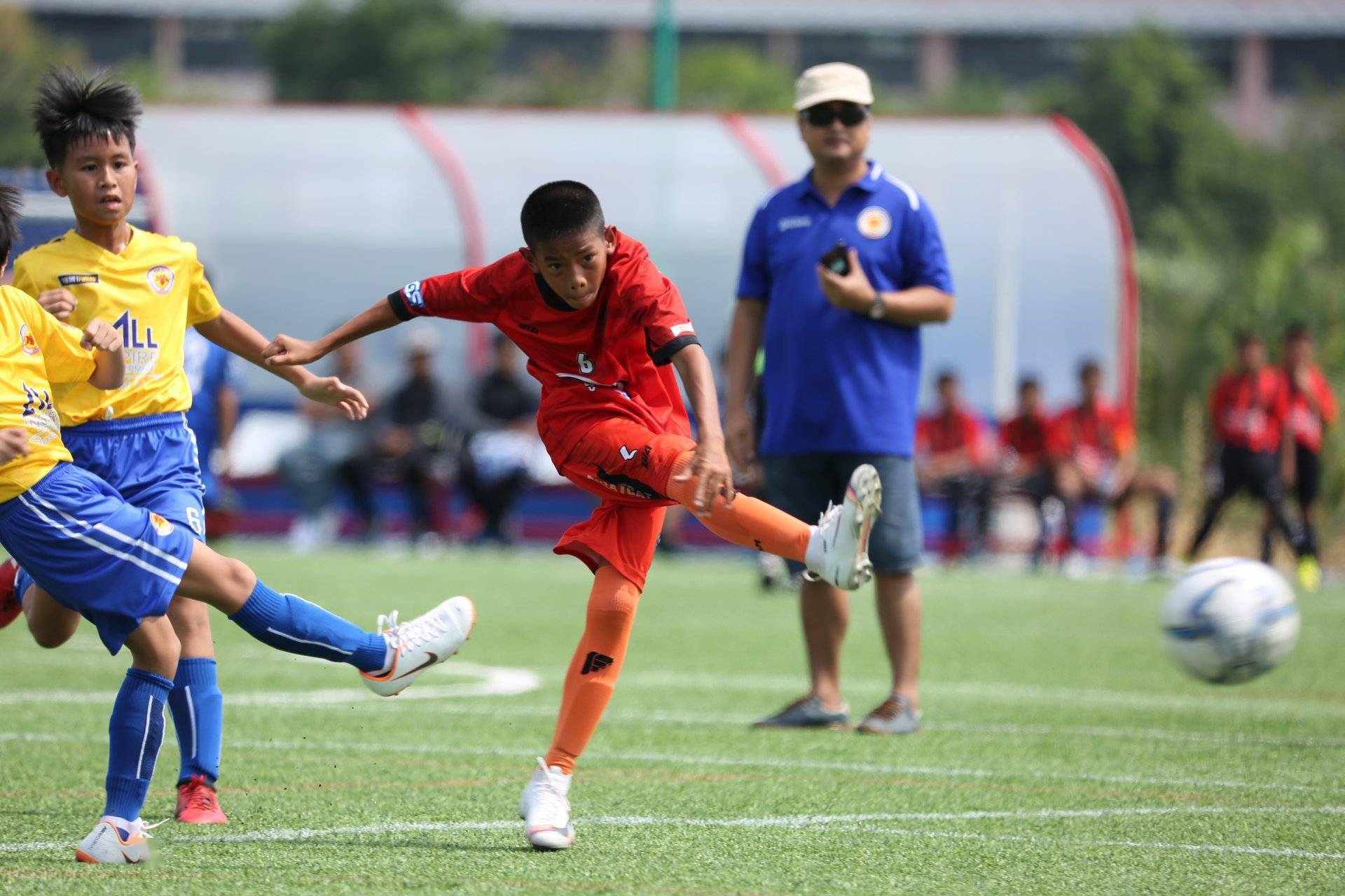 足球俱乐部开设青训营培养年轻球员的简单介绍 足球俱乐部开设青训营培养年轻球员的简单介绍