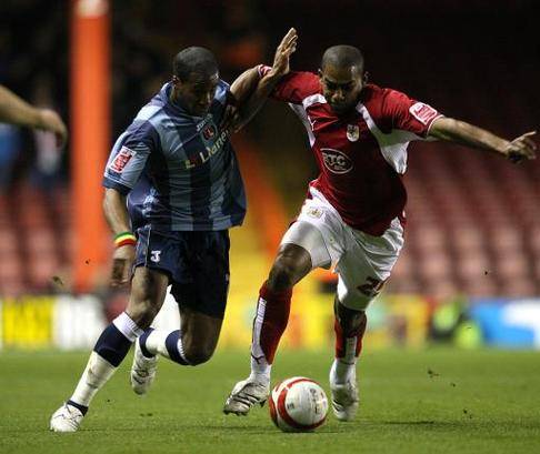 半岛体育电竞-瓦拉杜里德客场失分，陷入积分榜中游的简单介绍