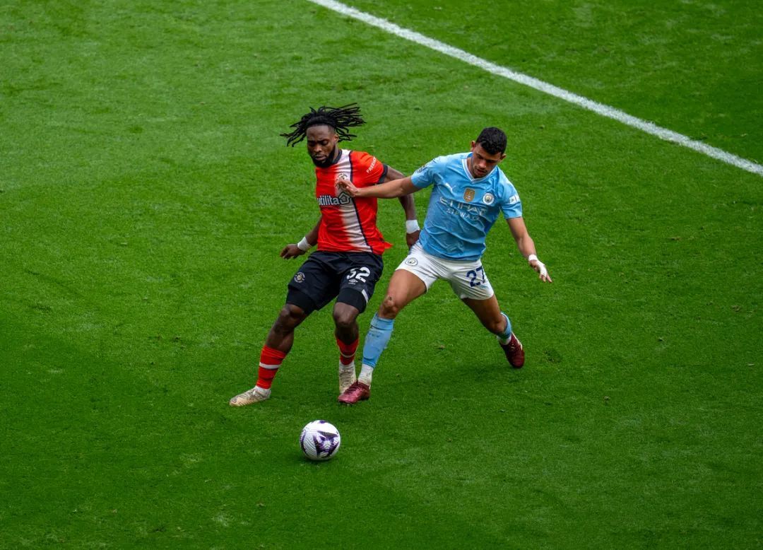 半岛体育网址-包含曼城主场大胜，霍村粉碎对手的词条