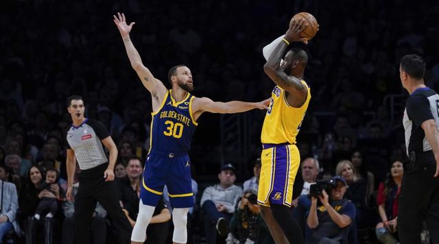 库里连续命中9球,轰下38分,率队逆转湖人!的简单介绍 库里连续命中9球,轰下38分,率队逆转湖人!的简单介绍