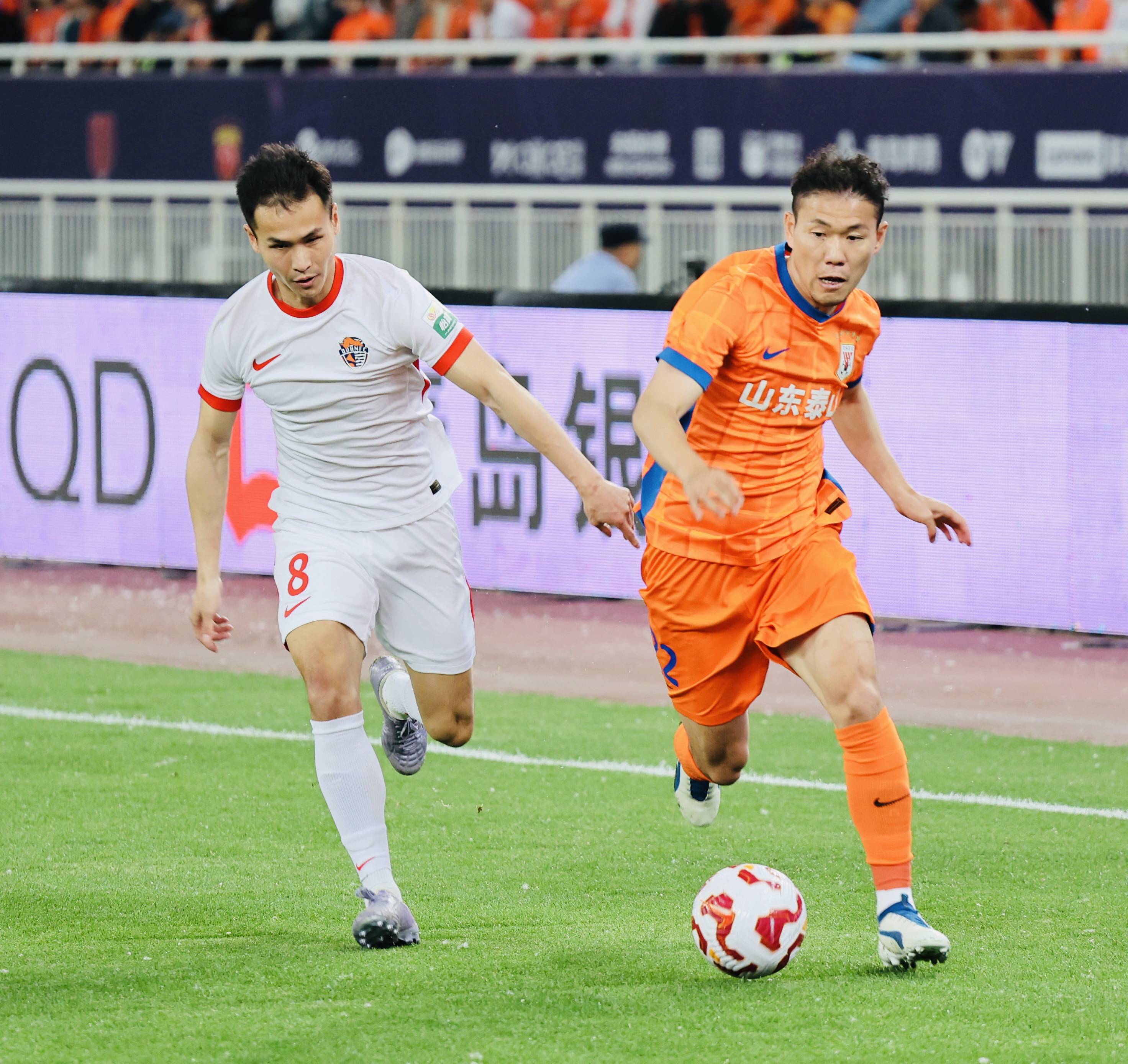 半岛体育登录入口-比赛中球队精神高涨，实现胜利