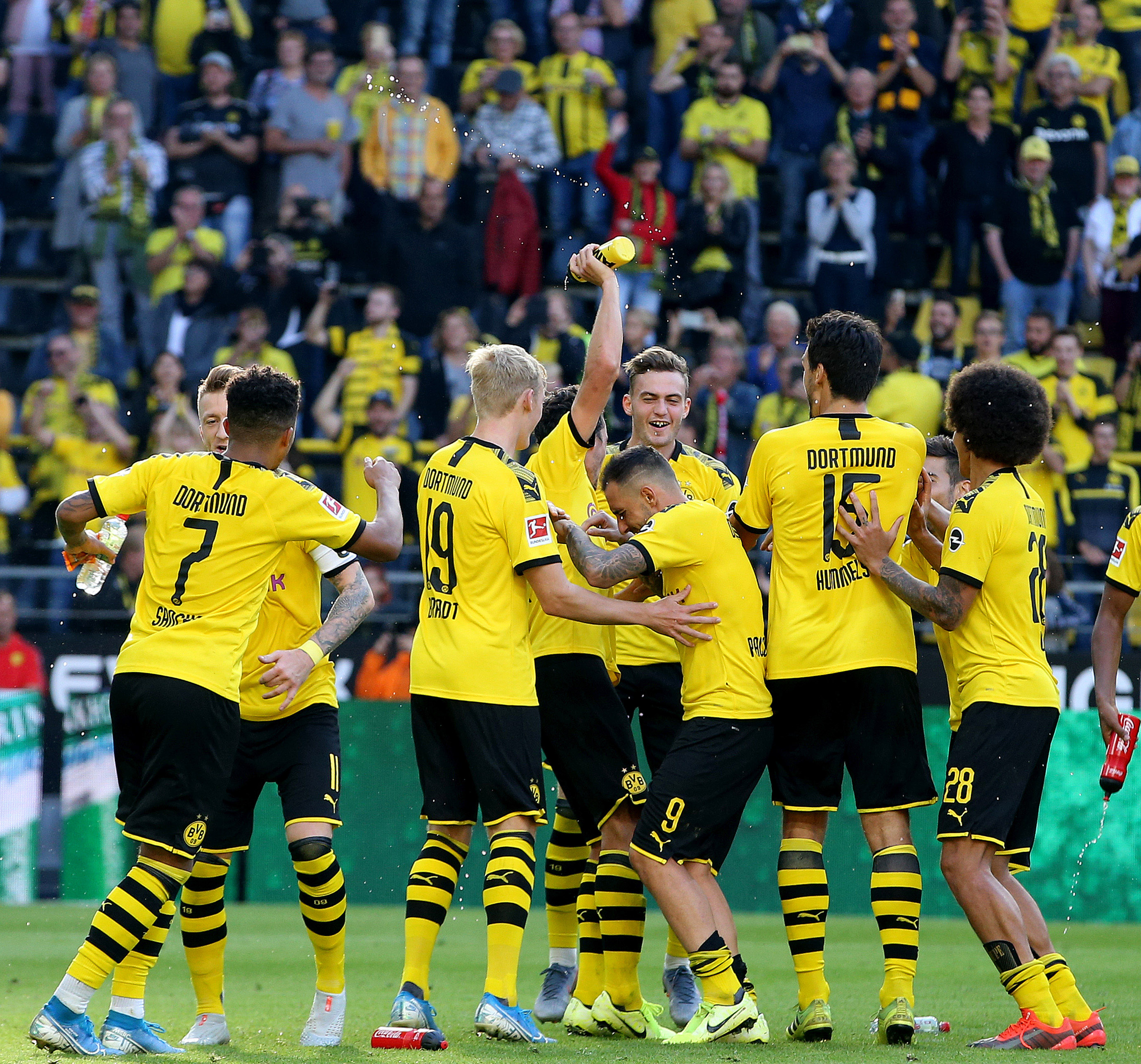 半岛体育视频-包含勒沃库森豪取胜利！多特蒙德无力回天败下阵来的词条