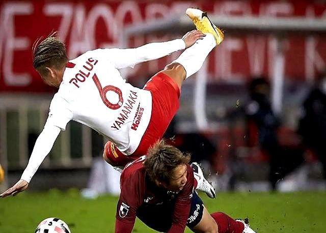 体育场上的激烈战斗一触即发 体育场上的激烈战斗一触即发