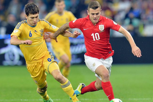 半岛体育官网入口-欧预赛比分胶着，球员拼尽全力