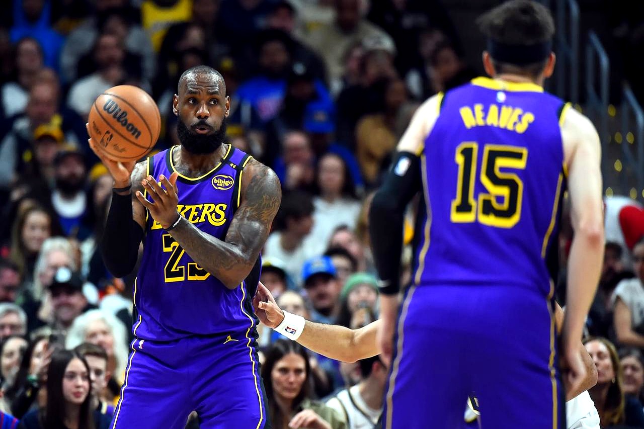 湖人客场击败骑士,继续领跑西部 湖人客场击败骑士,继续领跑西部