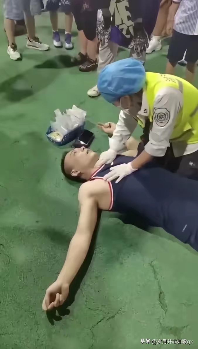 伤病情况:一位选手在比赛中不慎受伤,被紧急送医的简单介绍 伤病情况:一位选手在比赛中不慎受伤,被紧急送医的简单介绍