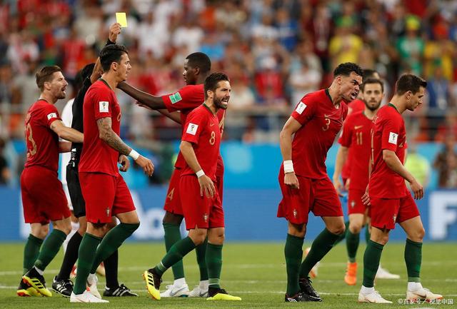 半岛体育网址-对手弱势，强队获得连胜追赶