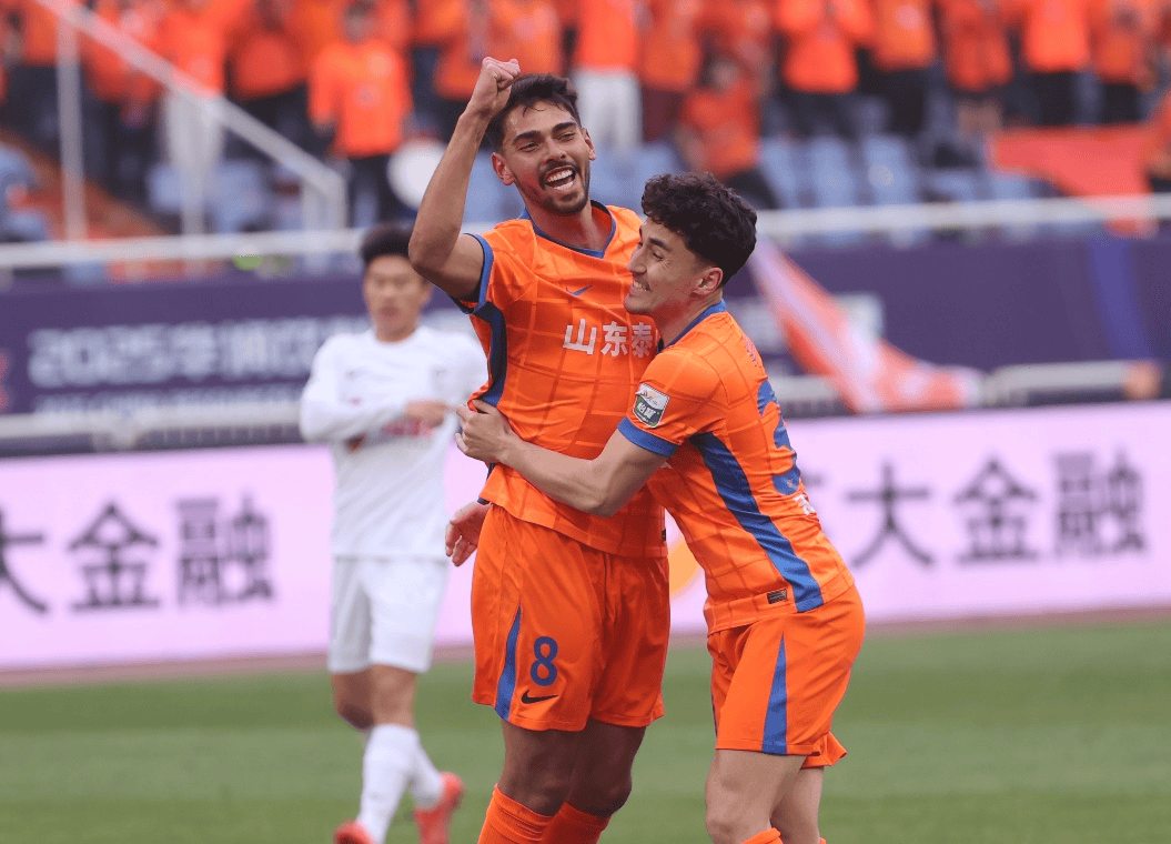 半岛体育中国官网-大连一方战胜天津泰达，球队信心倍增